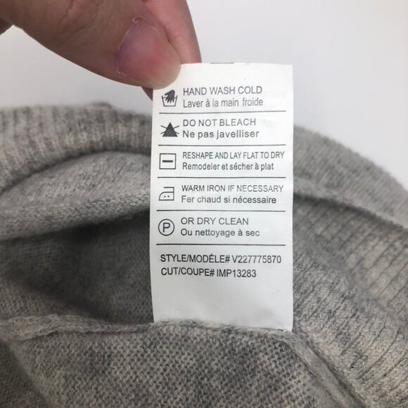 Vince 100% Cashmere Gray Turtleneck Sweater Size S HOLE - Picture 7 of 8